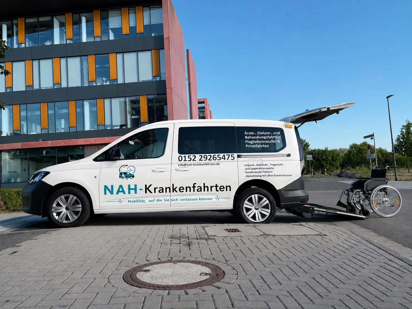 Fahrzeug von NAH-Krankenfahrten in Hanau