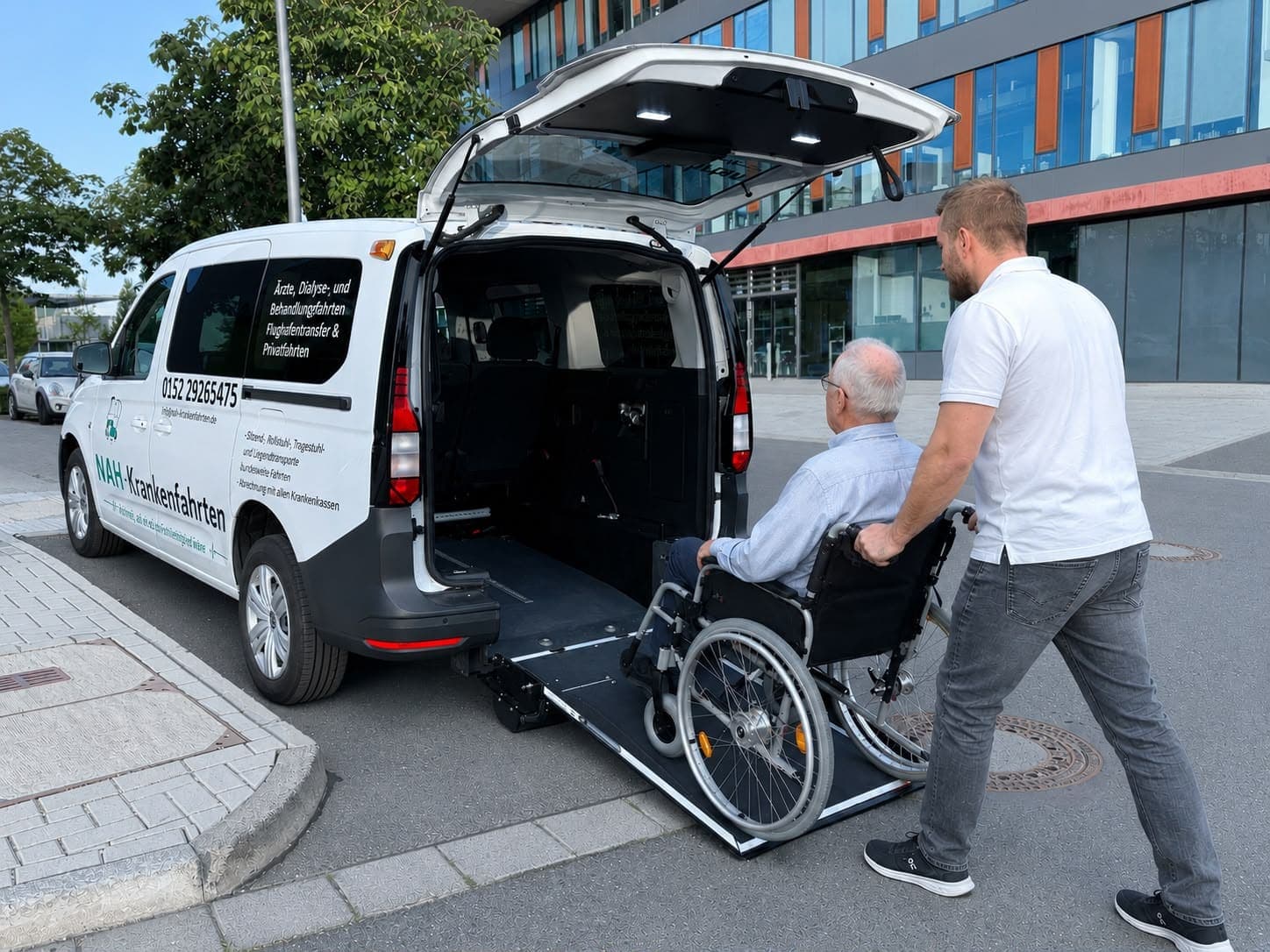 Krankenfahrt mit Rollstuhl bei NAH-Krankenfahrten